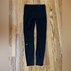 Lululemon size 6 lightweight black leggings with side pockets. 🖤